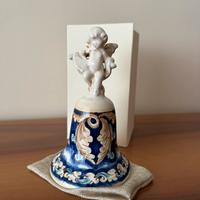 Campana con angelo in ceramica