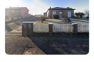 Villa in campagna con capannoni