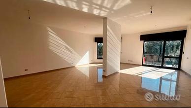 Locale commerciale ,con possibilità di due uffici