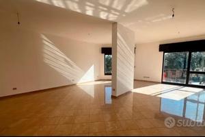 Locale commerciale ,con possibilità di due uffici