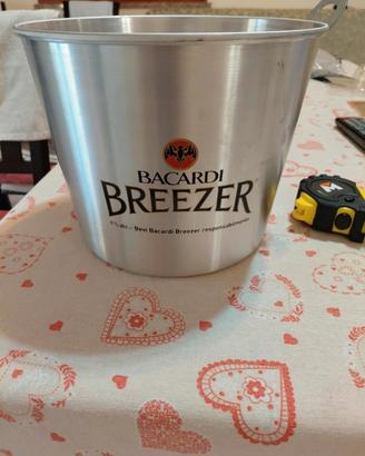 porta ghiaccio e bottiglie Bacardi 