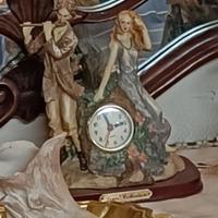 Statuetta con orologio
