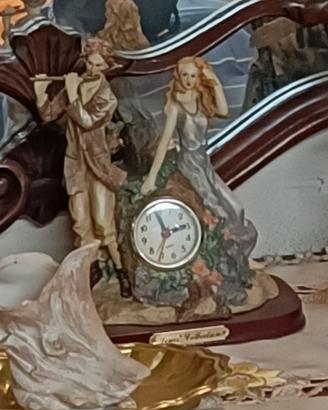 Statuetta con orologio