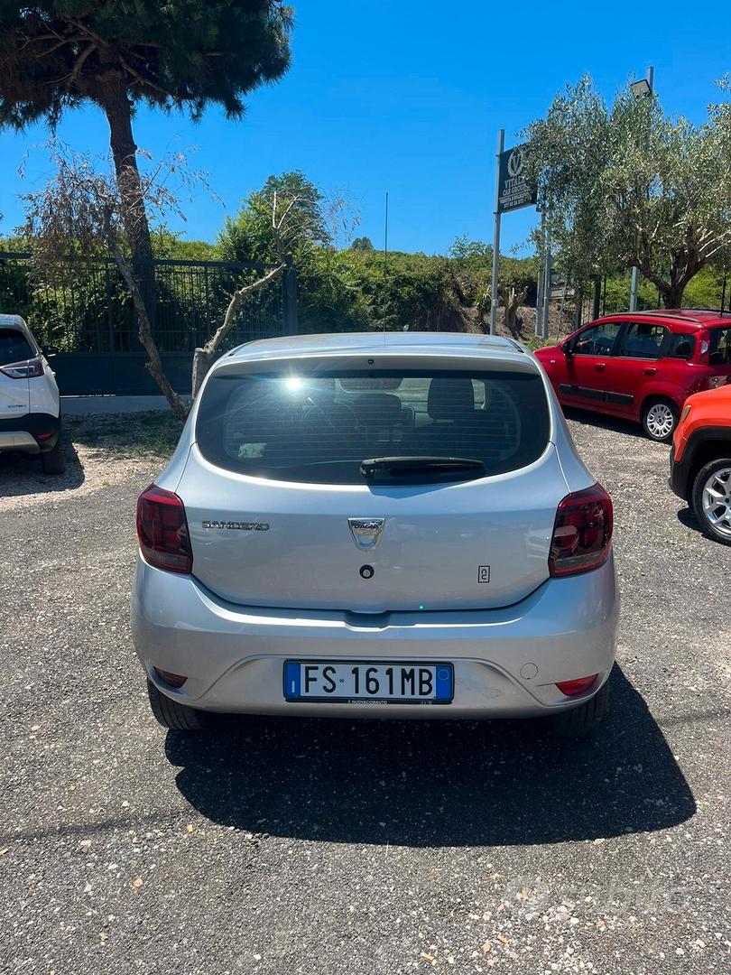 Dacia Sandero 2018 photo 2
