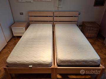 Coppia di letti completi di rete e materassi 