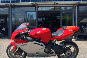 MV AGUSTA F4 1000 .