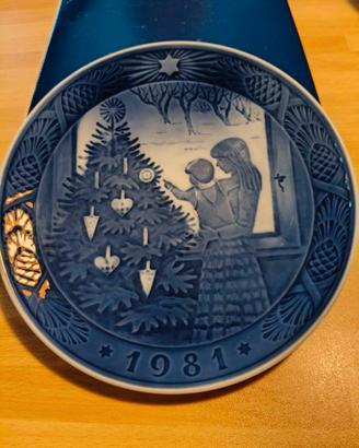 Piatto Royal Copenaghen 1981 originale