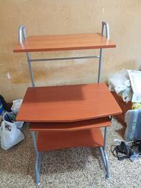 scrivania per computer con piano estraibile 