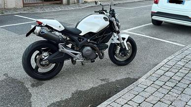 Ducati Monster 696