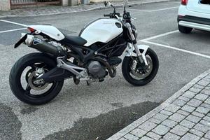 Ducati Monster 696