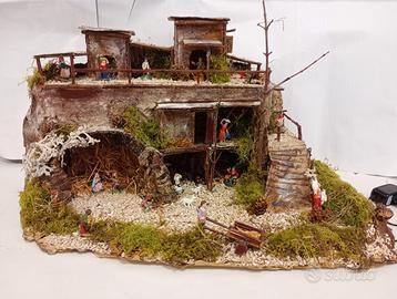 Presepi fatti in cartapesta, sughero e corteccia