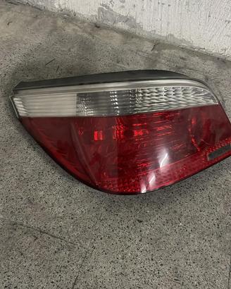 faro posteriore 530 bmw