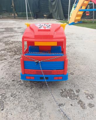 camion giocattolo