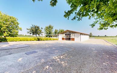 SCUDERIA CON TERRENO - TRA SAN MARTINO IN RIO E CA