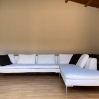 Divano angolare di B&B Italia in tessuto bianco