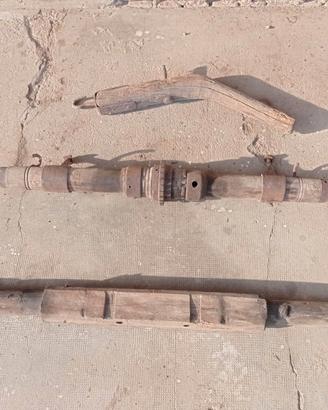 Asse in legno per carretto con accessori vari