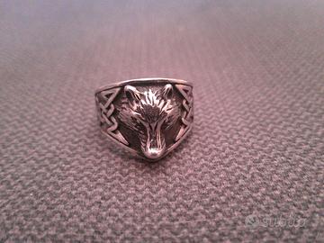 Anello in acciaio inox con volto di lupo