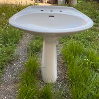 Sanitari bagno in ceramica bianca