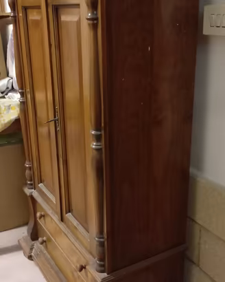 Mobile in legno massiccio