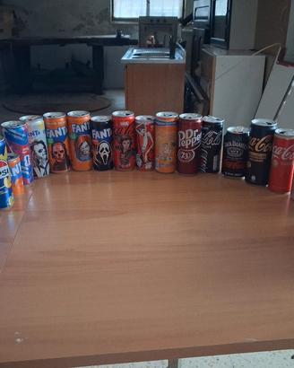 24 contenitori CocaCola per veri collezionisti 