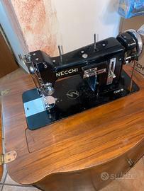 Macchina da cucire Necchi