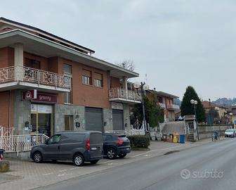 Locale uso ufficio/negozio fronte strada statale