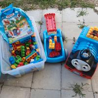 TRENINO THOMAS , SET CON TRENO, CARRELLO E COSTRUZ
