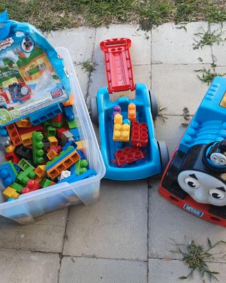 TRENINO THOMAS , SET CON TRENO, CARRELLO E COSTRUZ