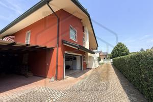 ELEGANTE PORZIONE DI BIFAMILIARE IN QUARTIERE PESC