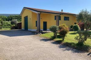 CASA CON CAPANNONE E TERRENO