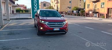 Ford Edge rosso intenso