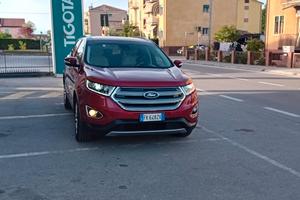 Ford Edge rosso intenso