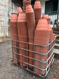 Vasi in plastica color terracotta