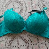 Reggiseno imbottito nuovo. Azzurro
Reality tg It 5