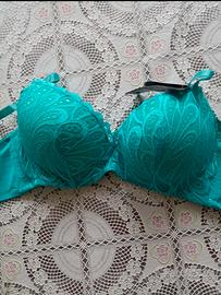 Reggiseno imbottito nuovo. Azzurro
Reality tg It 5
