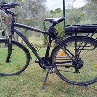 City bike elettrica - bicicletta da uomo - e-bike