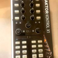 Controller MIDI Native Instruments Traktor X1 MK2