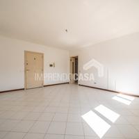 Appartamento 4 Vani 100 mq - 3° Piano Ascensore