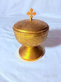 Pisside clericale dorato da chiesa