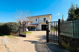 Fabbricato con terreno