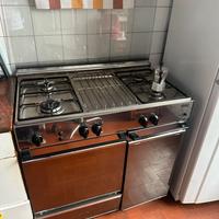 cucina a gas compresa di forno