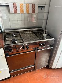 cucina a gas compresa di forno