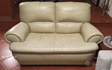Divani in pelle con puff