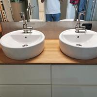 Coppia lavabo ikea con piano e miscelatori