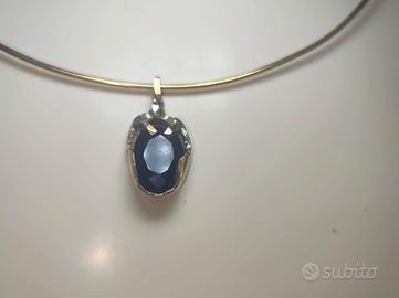 Pendente con zaffiro blu naturale 