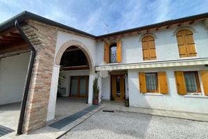 PORZIONE DI BIFAMILIARE A CARBONERA