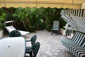 Bilocale a Ceriale con ampio terrazzo e giardino