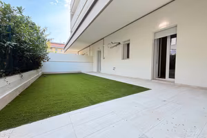 Giardino privato 60 mq - classe A - mare 350 m