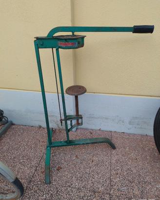 Tappatrice per tappi in sughero MONDIAL