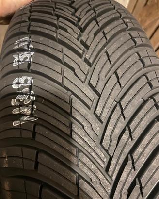 4 gomme nuovi Pirelli 4 stagioni 215/65R16